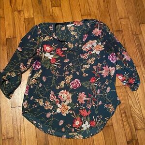 Maurices Floral Blouse Size: Medium